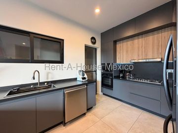 Casa en Venta con Jardín y Vista a la Reserva | Altozano Bpa107
