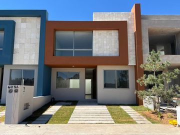 Casa Nueva En Venta – Jesús Del Monte Fraccionamiento privado con vigilancia 24/7 y amplias áreas verdes, ideal para disfrutar en familia.
