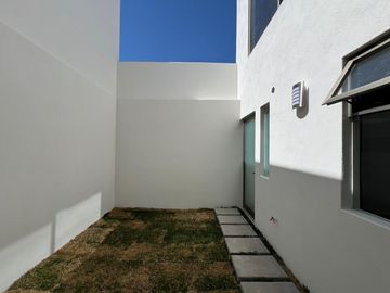 Casa Nueva En Venta – Jesús Del Monte Fraccionamiento privado con vigilancia 24/7 y amplias áreas verdes, ideal para disfrutar en familia.