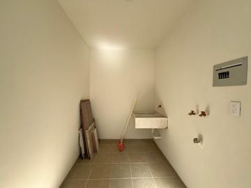 Casa Nueva En Venta – Jesús Del Monte Fraccionamiento privado con vigilancia 24/7 y amplias áreas verdes, ideal para disfrutar en familia.