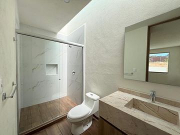 Casa Nueva En Venta – Jesús Del Monte Fraccionamiento privado con vigilancia 24/7 y amplias áreas verdes, ideal para disfrutar en familia.
