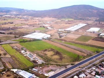 Terreno en venta ideal para parque industrial o bodega, en Cruz Vieja Tlajomulco, camino a San Isidro y Tala