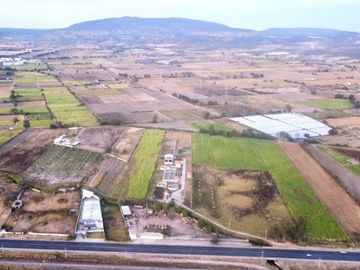 Terreno en venta ideal para parque industrial o bodega, en Cruz Vieja Tlajomulco, camino a San Isidro y Tala