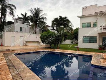 Casa en venta con alberca y seguridad en privada en álamos 1