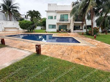 Casa en venta con alberca y seguridad en privada en álamos 1