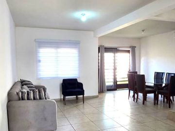 Casa amueblada en renta en Campogrande Residencial, acceso controlado, alberca en area comun.