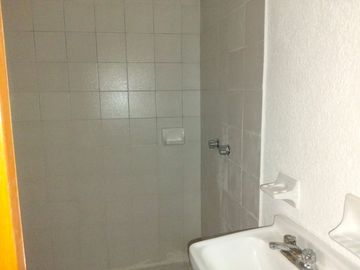 Venta de Local comercial en Calle Irolo, Col. Zacahuitzco, Alcaldía Benito Juárez CDMX