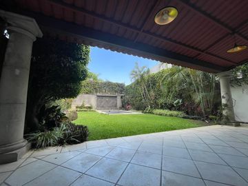 Casa con Alberca en Vista Hermosa