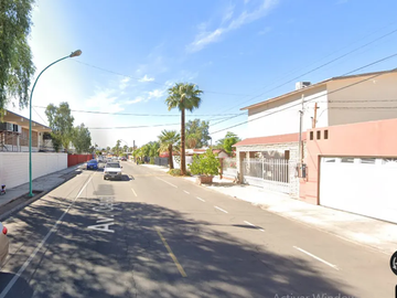 Casa ubicada en colonia Villafontana Mexicali B.C. Con 4 recamaras y 275m2.A unos minutos de Bosque y Zoológico de la ciudad.