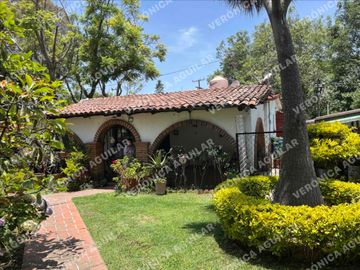 Venta de Casa estilo campestre y terreno en Nepantla de Sor Juana Inés de la Cruz, Estado de México
