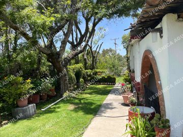 Venta de Casa estilo campestre y terreno en Nepantla de Sor Juana Inés de la Cruz, Estado de México