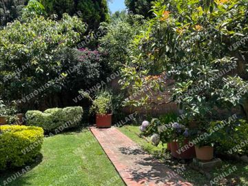 Venta de Casa estilo campestre y terreno en Nepantla de Sor Juana Inés de la Cruz, Estado de México