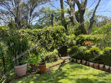 Venta de Casa estilo campestre y terreno en Nepantla de Sor Juana Inés de la Cruz, Estado de México