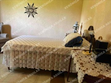 Venta de Casa estilo campestre y terreno en Nepantla de Sor Juana Inés de la Cruz, Estado de México
