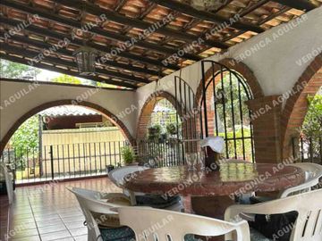 Venta de Casa estilo campestre y terreno en Nepantla de Sor Juana Inés de la Cruz, Estado de México
