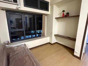Fully furnished 2 Br Unit in Alabang