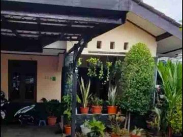 dijual rumah di perumahan, jalan utama, dekat jalan besar, dekat rumah sakit dekat sekolah, dekat mall, dekat universitas, jalur angkot jalur bis luar kota