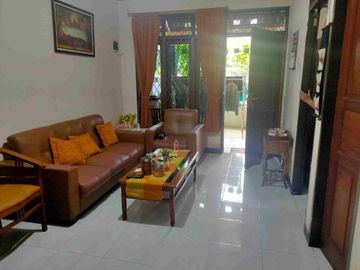 dijual rumah di perumahan, jalan utama, dekat jalan besar, dekat rumah sakit dekat sekolah, dekat mall, dekat universitas, jalur angkot jalur bis luar kota