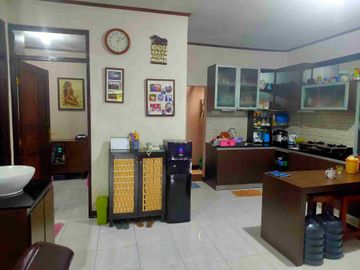 dijual rumah di perumahan, jalan utama, dekat jalan besar, dekat rumah sakit dekat sekolah, dekat mall, dekat universitas, jalur angkot jalur bis luar kota