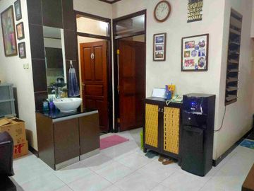dijual rumah di perumahan, jalan utama, dekat jalan besar, dekat rumah sakit dekat sekolah, dekat mall, dekat universitas, jalur angkot jalur bis luar kota