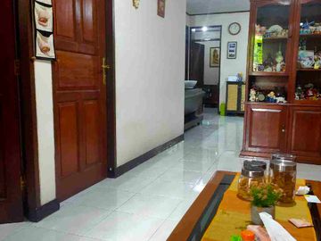 dijual rumah di perumahan, jalan utama, dekat jalan besar, dekat rumah sakit dekat sekolah, dekat mall, dekat universitas, jalur angkot jalur bis luar kota