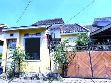 Rumah One Gate System Dekat Alun-Alun Kota Malang Siap Huni