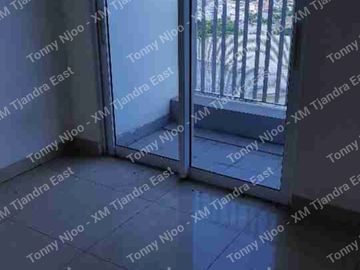 Semi Furnish Grand Sungkono Lagoon Tower Venetian Surabaya Barat