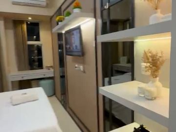 Sewa Tahunan 70Jt/Th Benson 2BR Full Furnish Lantai 9 Pakuwon Mall