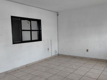 BODEGA 400m2 EN RENTA CERCA DE MERCADO FELIPE ÁNGELES EN EL ORIENTE DE GUADALAJARA