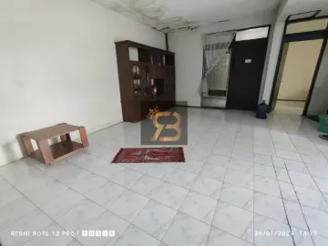 Rumah Hook dengan Halaman Luas di Turangga Lengkong Buahbatu Bandung