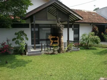 Rumah Hook dengan Halaman Luas di Turangga Lengkong Buahbatu Bandung