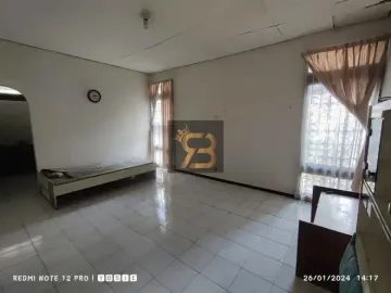 Rumah Hook dengan Halaman Luas di Turangga Lengkong Buahbatu Bandung