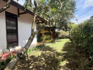 Rumah Hook dengan Halaman Luas di Turangga Lengkong Buahbatu Bandung