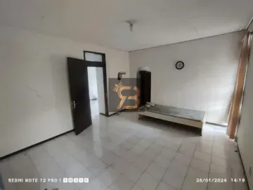 Rumah Hook dengan Halaman Luas di Turangga Lengkong Buahbatu Bandung