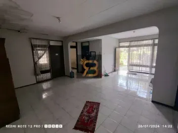 Rumah Hook dengan Halaman Luas di Turangga Lengkong Buahbatu Bandung