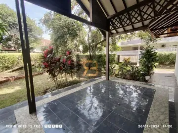 Rumah Hook dengan Halaman Luas di Turangga Lengkong Buahbatu Bandung