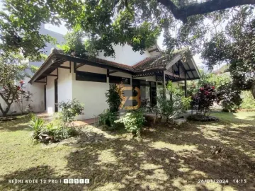 Rumah Hook dengan Halaman Luas di Turangga Lengkong Buahbatu Bandung