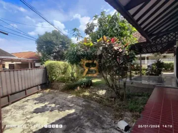 Rumah Hook dengan Halaman Luas di Turangga Lengkong Buahbatu Bandung