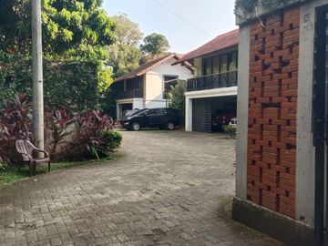 HUNIAN DUA LANTAI KAWASAN JAGAKARSA, JAKARTA SELATAN