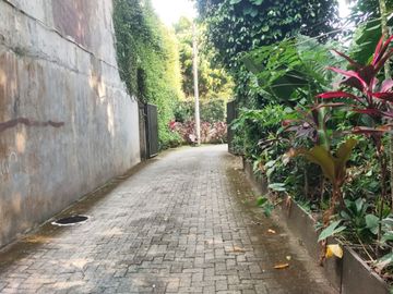 HUNIAN DUA LANTAI KAWASAN JAGAKARSA, JAKARTA SELATAN