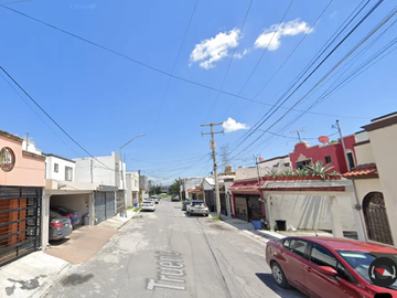 Casa ubicada en colonia San Nicolás de los Garza Nuevo León. Con 3 recamaras y 129m2. Entre Av. Los Pinos y Av. Las Torres.