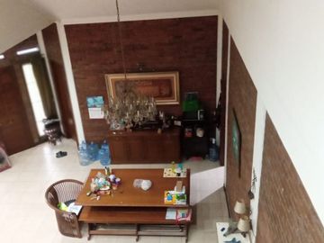 Dijual dan Disewakan Rumah Mezzanine Luas 744M2, Semi Furnished, dengan 5 Kamar Tidur, Lahan Parkir Luas, Cocok Dijadikan Kantor, Arcamanik Bandung