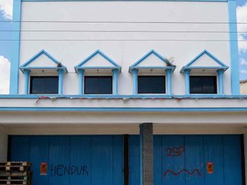 Disewakan bangunan 2 lantaii pinggir jalan magelang