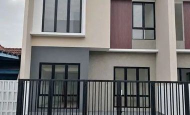 RUMAH BARU 2 LANTAI  Dalam Perumahan Villa Melati Mas, Tangerang Selatan