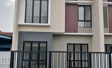 RUMAH BARU 2 LANTAI  Dalam Perumahan Villa Melati Mas, Tangerang Selatan