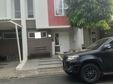 Dijual rumah 2 lantai cantik di Martinez Gading Serpong
