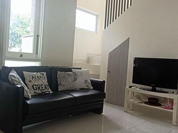 Dijual rumah 2 lantai cantik di Martinez Gading Serpong