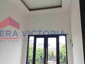 Dijual rumah 2 lantai 6 kamar dekat Wisata Sengkaling dan UMM