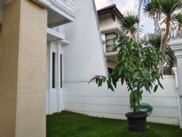Rumah 2 Lantai SHM Siap Huni Lingkungan Nyaman di Perum Araya, Kota Malang
