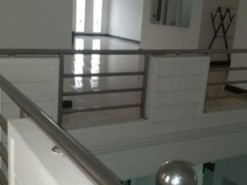 Rumah 2 Lantai SHM Siap Huni Lingkungan Nyaman di Perum Araya, Kota Malang